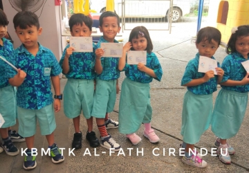 TK Al-Fath Belajar Mengirim Surat