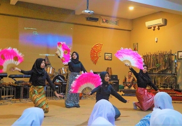 Edutrip Grade 8 SMP Al-Fath ke Malang