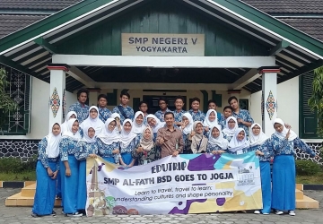 Kunjungan ke SMP V Yogyakarta