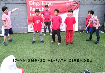 Kemeriahan perayaan Hari Kemerdekaan Republik Indonesia yang ke-74 di SMP Al-Fath
