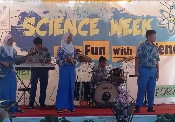 Students Performance di Acara Science Week