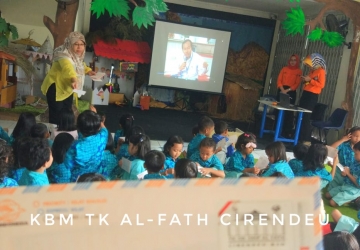 TK Al-Fath Belajar Mengirim Surat