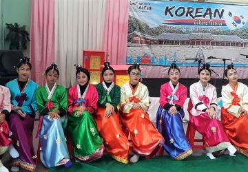 Siswi SD Al-Fath Memakai Hanbok, Kostum Tradisional Korea
