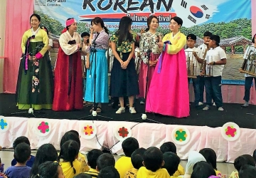 Lagu Arirang oleh Guru-Guru Korea