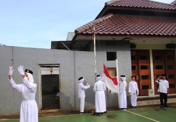 Upacara Peringatan Hari Lahir Pancasila di SMP Al-Fath Cirendeu.