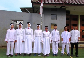 Upacara Peringatan Hari Lahir Pancasila di SMP Al-Fath Cirendeu.