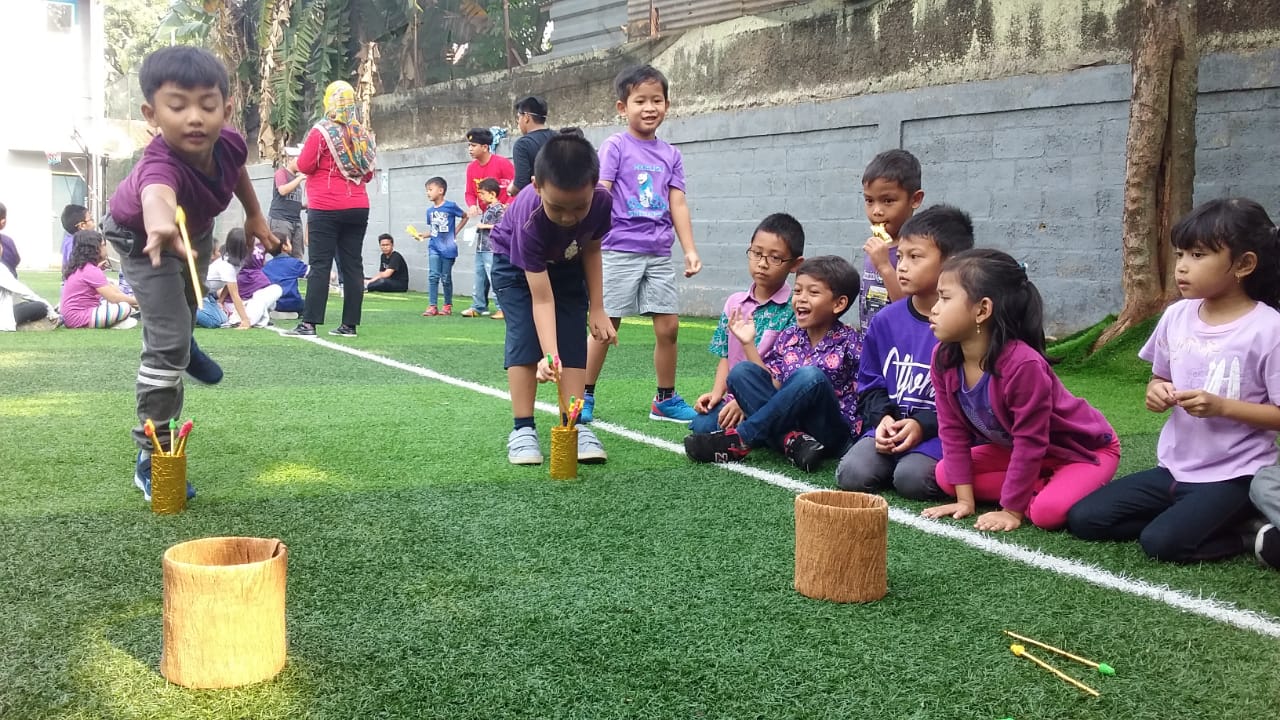 Usaha Mengekalkan Permainan Tradisional - FESTIVAL PERMAINAN MALAYSIA - Permainan Tradisional Engklek Merupakan Latihan